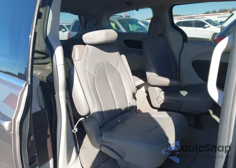 2017 Chrysler Pacifica Touring z USA, uszkodzony, nr VIN 2C4RC1DG3HR836169